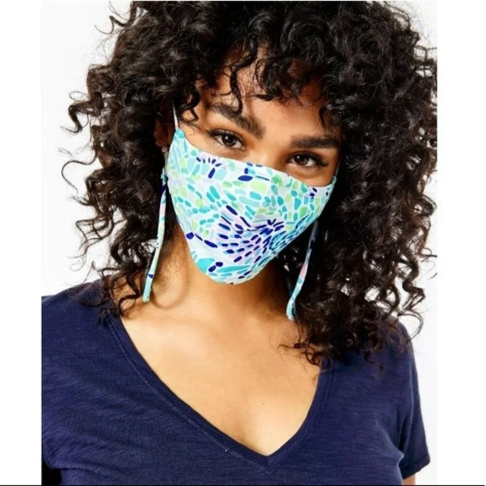 Lilly Pulitzer On The Go Face Mask Set with Lanyard Blue Ibiza Print